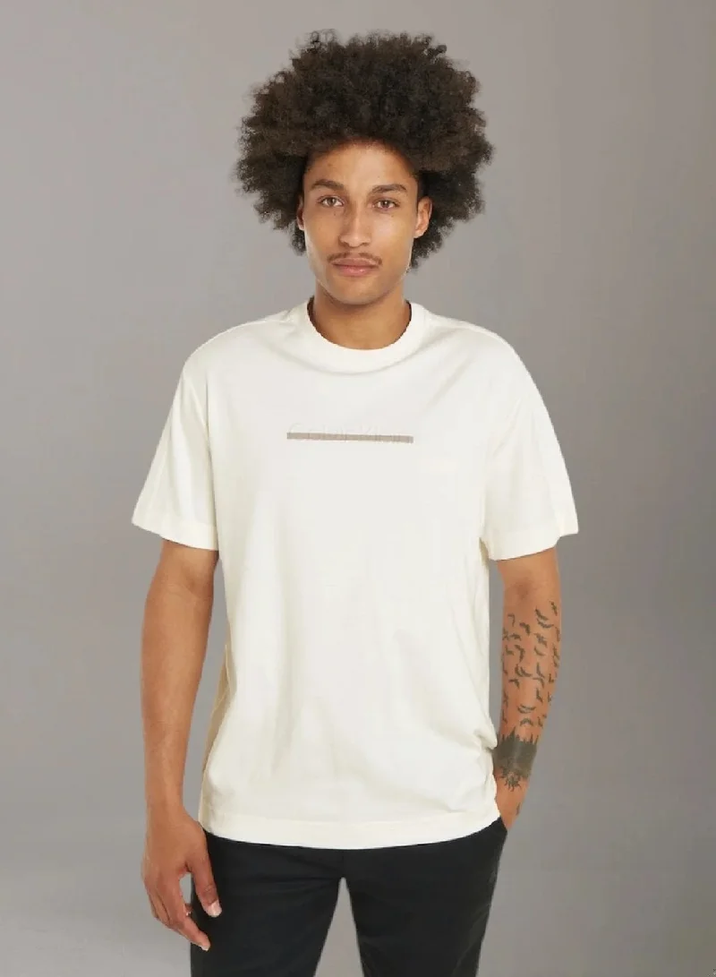 كالفن كلاين تيشرت من القطن مزين بشعار كلفن كلاين